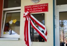 Zapraszamy do obejrzenia relacji z uroczystego nadania imienia Jana Pawła II Szkole Podstawowej w Łętkowicach